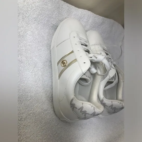 Michael Kors  Faux Leather MK Logo Print White Sneakers Shoes Youth size 4