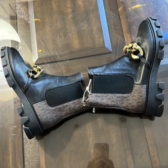 Michael Michael Kors Scarlett Chelsea boots