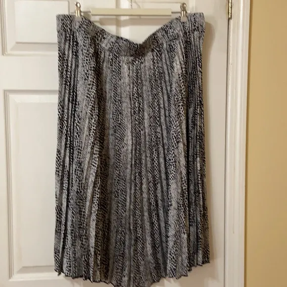 MIDI Mix Print Pleated Skirt