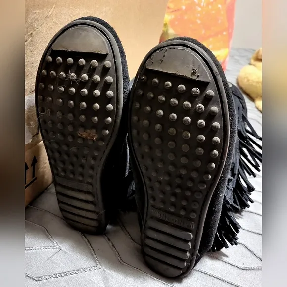 Minnetonka kids fringe boots