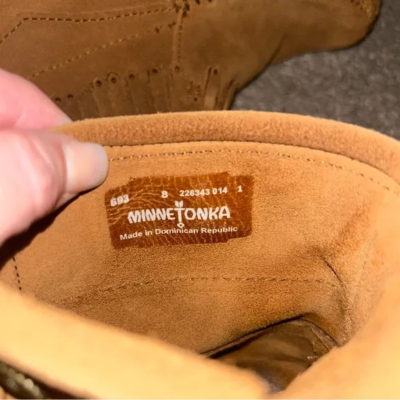 Minnetonka Tan Suede Fringed Side Zipped Moccasin Ankle Booties Size 8