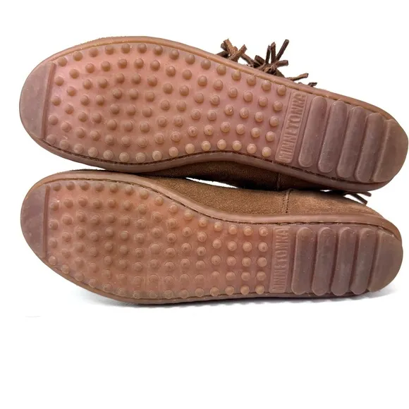 Minnetonka Willow bootie w fringe in dusty brown - sz 7 - BWOT