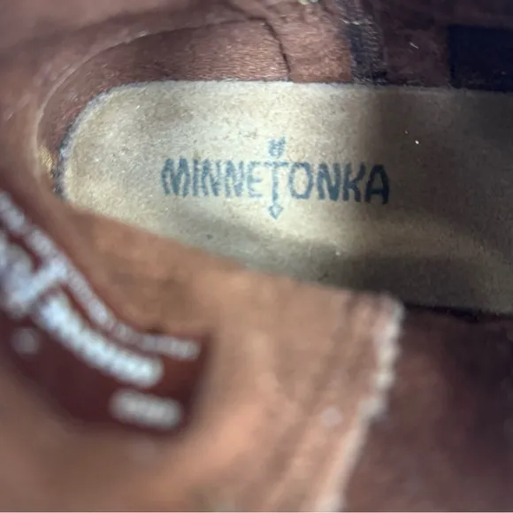 Minnetonka Willow bootie w fringe in dusty brown - sz 7 - BWOT