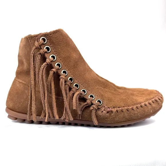 Minnetonka Willow bootie w fringe in dusty brown - sz 7 - BWOT