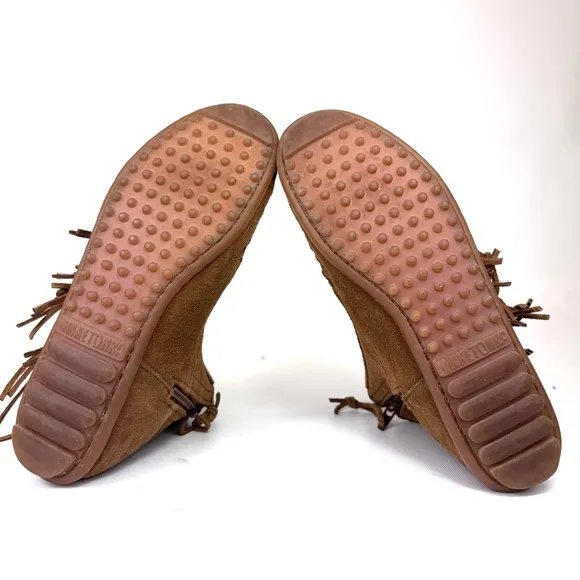 Minnetonka Willow bootie w fringe in dusty brown - sz 7 - BWOT