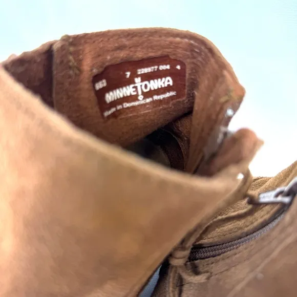 Minnetonka Willow bootie w fringe in dusty brown - sz 7 - BWOT