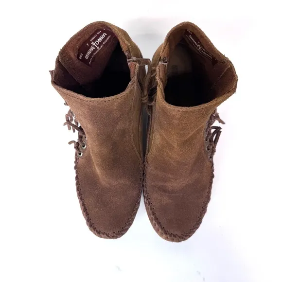 Minnetonka Willow bootie w fringe in dusty brown - sz 7 - BWOT