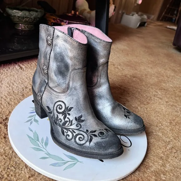 Miss Macie Womens Toasted For Cry’n Out Loud Boots Metallic Distressed. Western