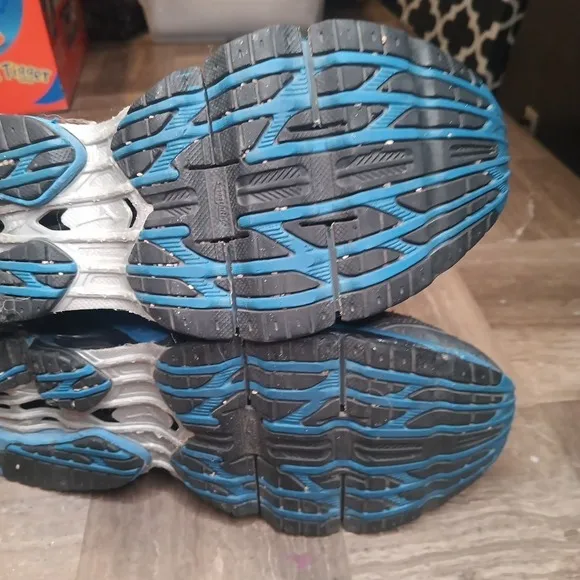 Mizuno Men US 8 Wave Prophecy 6 Running Shoes Griffin Directoire Blue Asphalt
