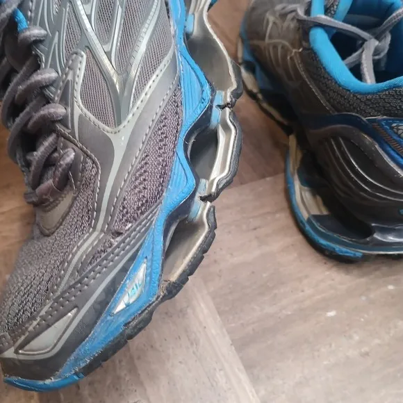 Mizuno Men US 8 Wave Prophecy 6 Running Shoes Griffin Directoire Blue Asphalt