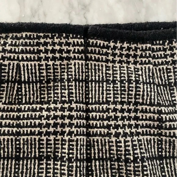 Nanette Lepore Houndstooth Tweed Skirt, Size 8 – Front Pockets