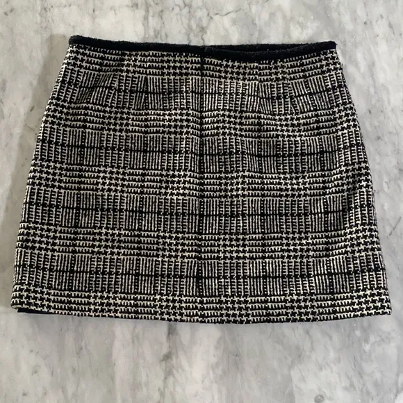 Nanette Lepore Houndstooth Tweed Skirt, Size 8 – Front Pockets