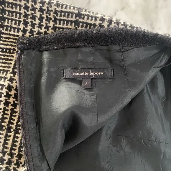 Nanette Lepore Houndstooth Tweed Skirt, Size 8 – Front Pockets
