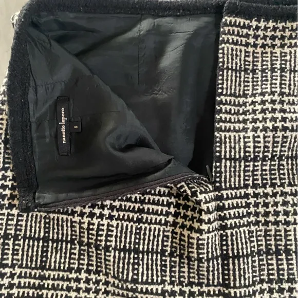 Nanette Lepore Houndstooth Tweed Skirt, Size 8 – Front Pockets