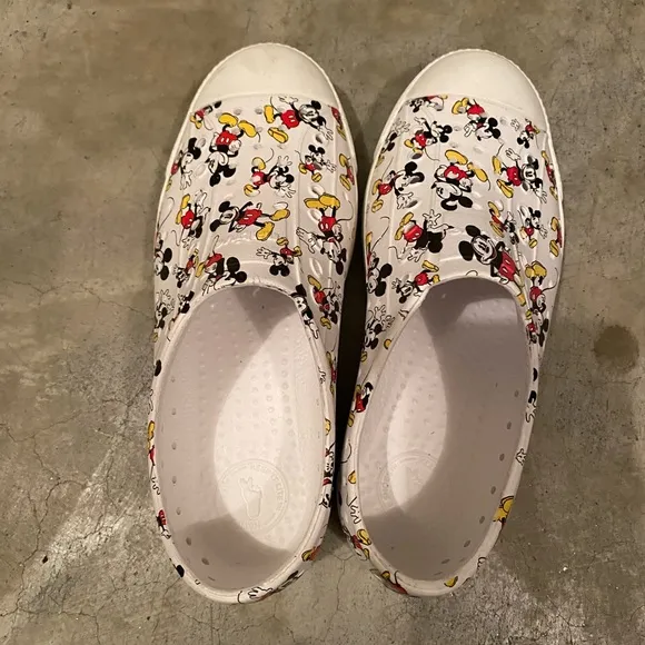 Native Mickey Mouse Shoes from Orlando Disney World (Size J2)