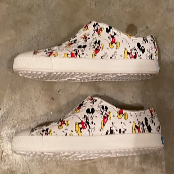 Native Mickey Mouse Shoes from Orlando Disney World (Size J2)