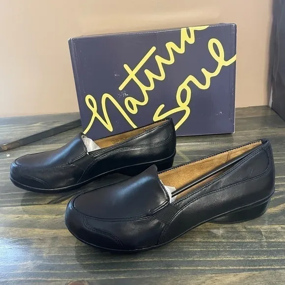 Natural Soul Carryon Slip on shoes size 9.5