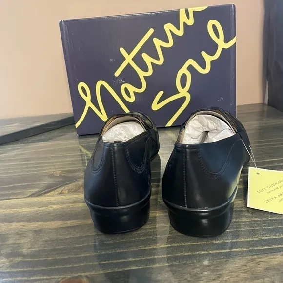 Natural Soul Carryon Slip on shoes size 9.5