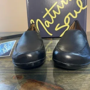 Natural Soul Carryon Slip on shoes size 9.5