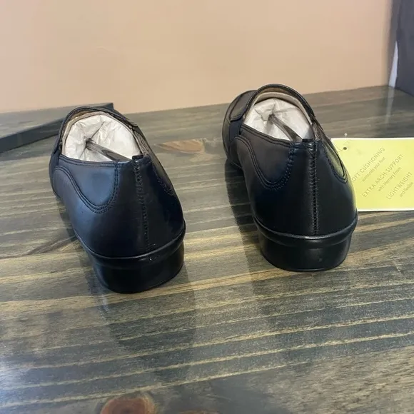 Natural Soul Carryon Slip on shoes size 9.5