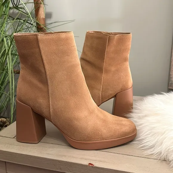 Naturalizer Genn-Reach Cookie Dough Suede Women's Ankle Booties, Size 9.5