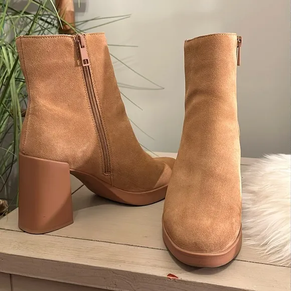 Naturalizer Genn-Reach Cookie Dough Suede Women's Ankle Booties, Size 9.5