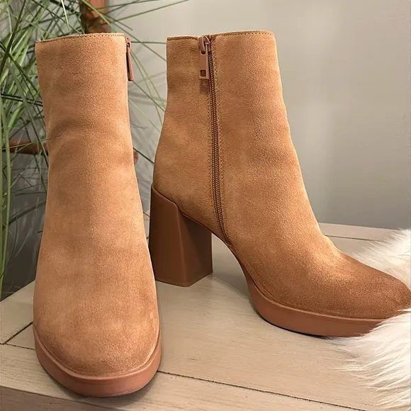 Naturalizer Genn-Reach Cookie Dough Suede Women's Ankle Booties, Size 9.5