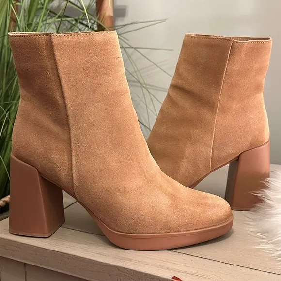Naturalizer Genn-Reach Cookie Dough Suede Women's Ankle Booties, Size 9.5
