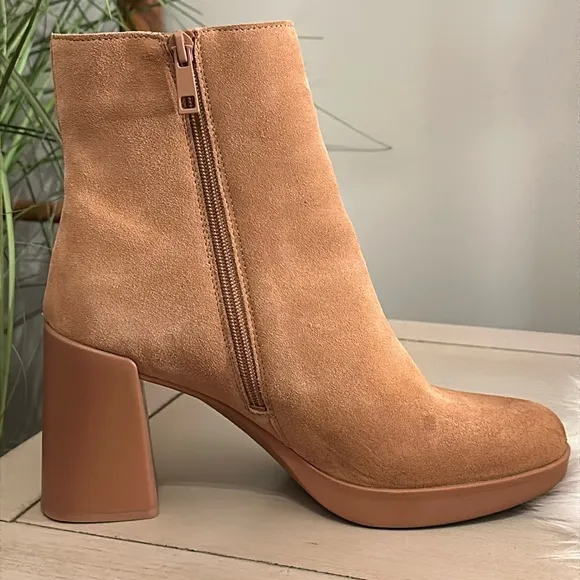 Naturalizer Genn-Reach Cookie Dough Suede Women's Ankle Booties, Size 9.5