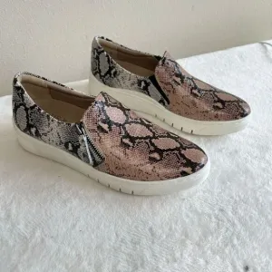 Naturalizer Hawthorn Sneakers Animal Print Slip On Shoes 7 Women