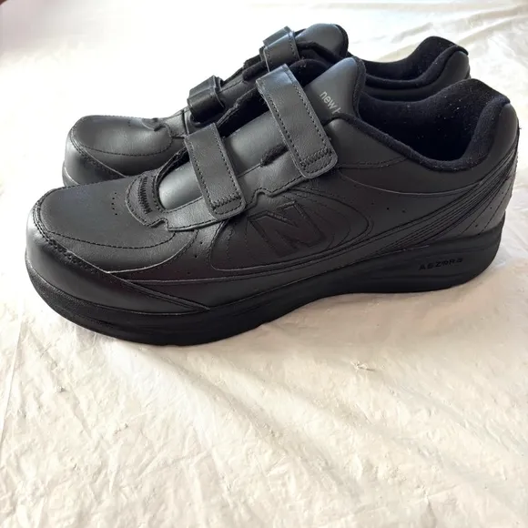 New Balance 577 V1 Black Walking sneakers hook &amp; loop SZ 11 NWOT