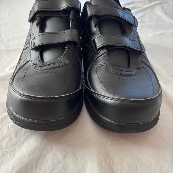 New Balance 577 V1 Black Walking sneakers hook &amp; loop SZ 11 NWOT