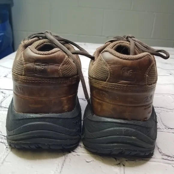 New Balance 928 brown leather walking shoes