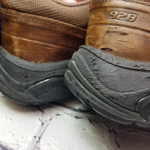 New Balance 928 brown leather walking shoes