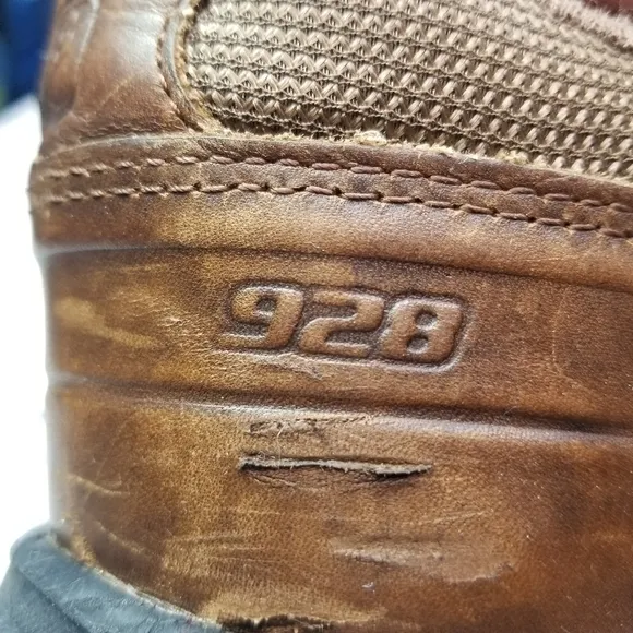 New Balance 928 brown leather walking shoes