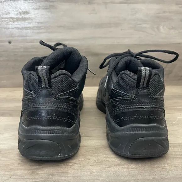 New Balance Mens 9 Black Lace Up Cross Trainer Sneakers Comfort Tennis Shoes