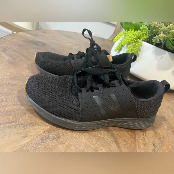New Balance Men's Black MSTPL81 fresh foam sport size 11