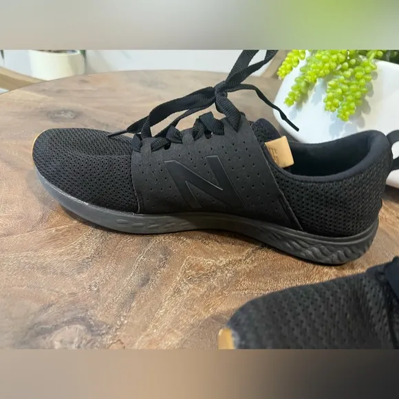 New Balance Men's Black MSTPL81 fresh foam sport size 11
