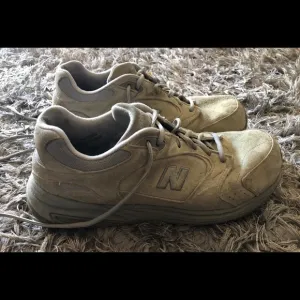 NEW BALANCE Men's Gray Leather Walking Shoes