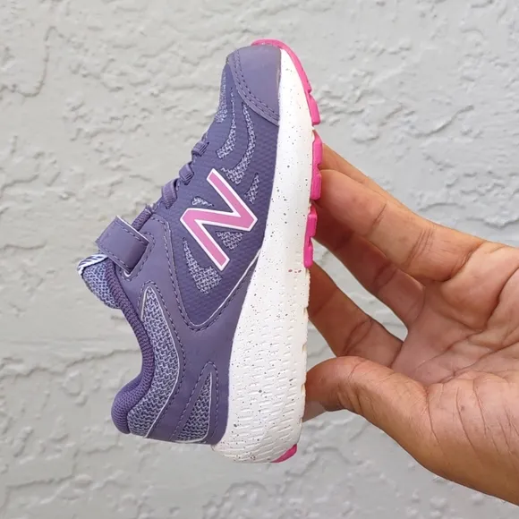 New Balance Unisex-Toddler Athletic shoe # 519v1 w/Hook and Loop Closure