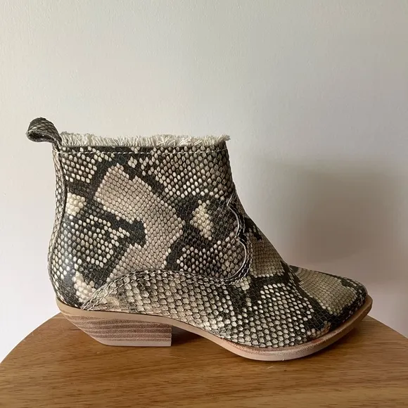 New Dolce Vita Unity Snake Skin Ankle Boots Booties Women’s 6.5