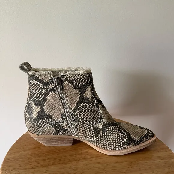 New Dolce Vita Unity Snake Skin Ankle Boots Booties Women’s 6.5