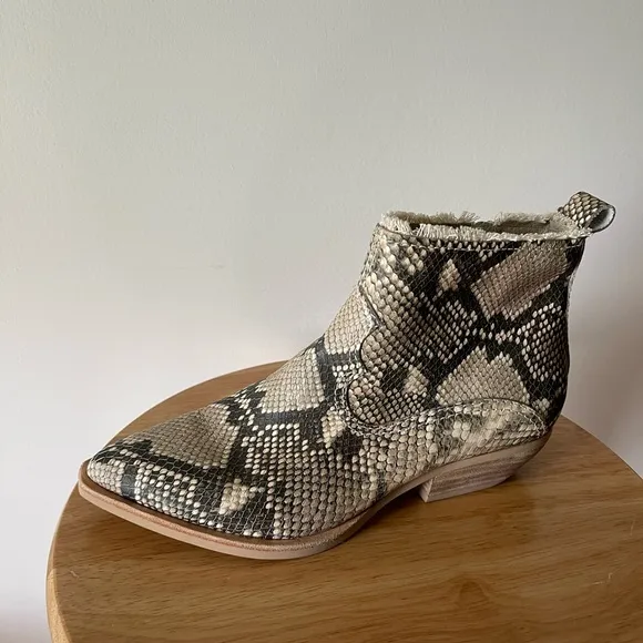 New Dolce Vita Unity Snake Skin Ankle Boots Booties Women’s 6.5