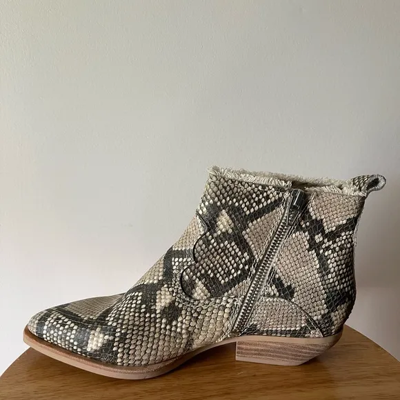 New Dolce Vita Unity Snake Skin Ankle Boots Booties Women’s 6.5