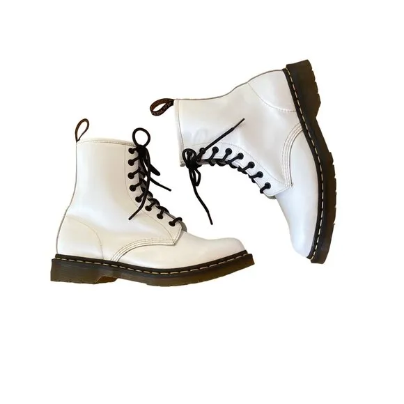 New Dr. Martens W's 10 EU 42 Smooth Leather Lace Up Boots White No box MSRP$170