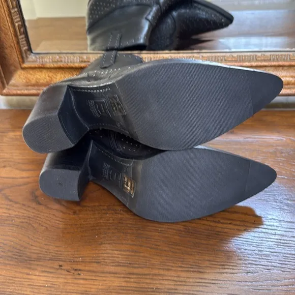 New Emanuele Crasto Studded Black Ankle Boots. Sz 40. Leather upper. Made/Italy