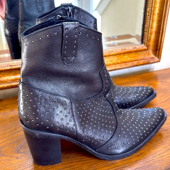 New Emanuele Crasto Studded Black Ankle Boots. Sz 40. Leather upper. Made/Italy