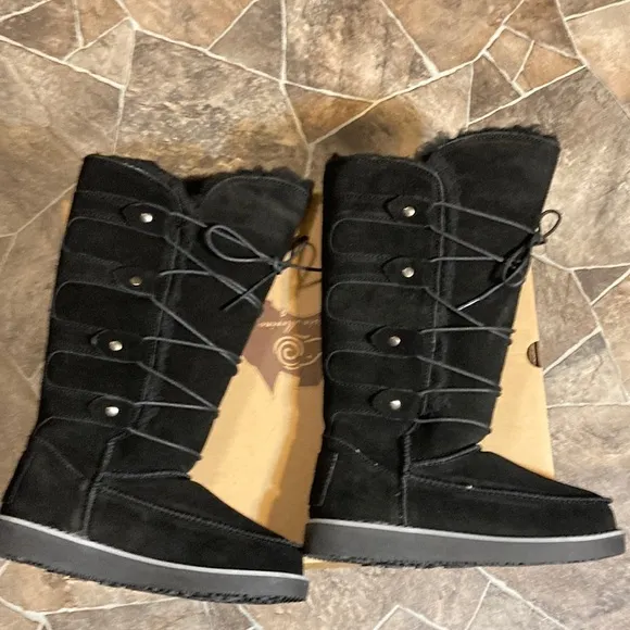 New in Box Aussie Merino Tasman Black Suede &amp; Wool Boots Sz 4