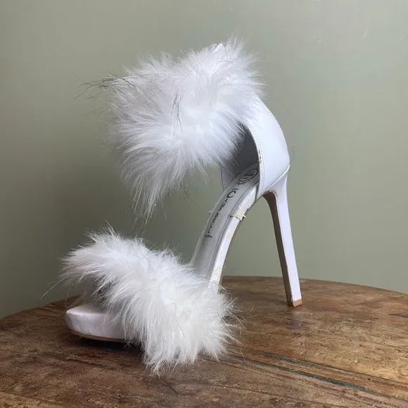 NEW Jeffrey Campbell Faux Fur Cookie White High Heels Shoes Size 6