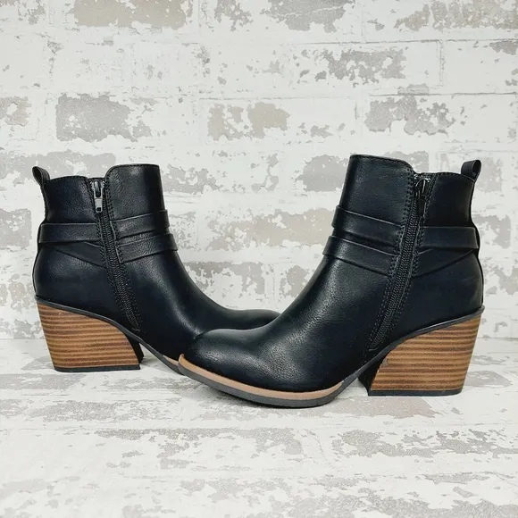 NEW Kork-Ease Women's Joelle Black Leather Ankle Boots O642